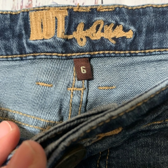 KUT From the Kloth jeans. Straight. Ankle size 6. - Picture 3 of 8